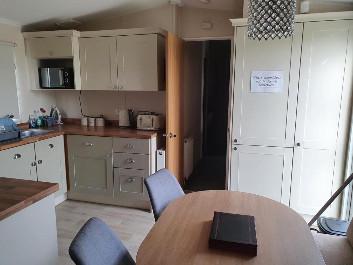 Stunning 3-Bed Caravan In Clacton-On-Sea Esterno foto