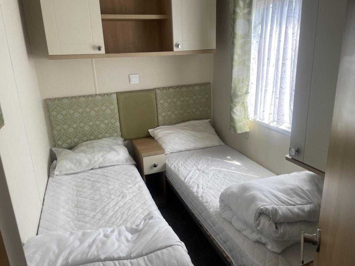 Stunning 3-Bed Caravan In Clacton-On-Sea Esterno foto