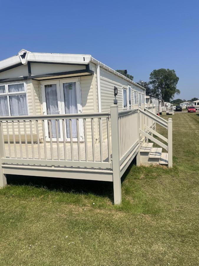 Stunning 3-Bed Caravan In Clacton-On-Sea Esterno foto